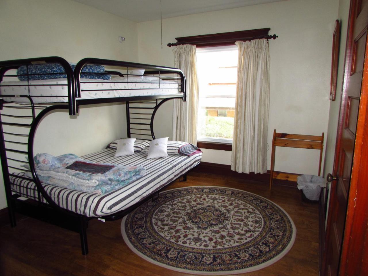 Wanderfalls & Hostal